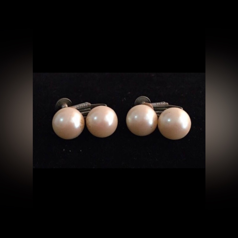 Vintage Pearl screw-back earrings